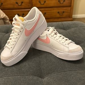 Nike Blazer Low Platform Women’s Size 6 New Pink and White